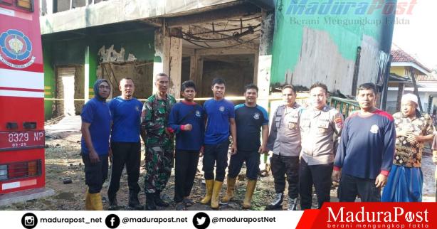 Diduga Korsleting listrik, Toko Sepeda Ontel dan Perlengkapan Bangunan Hangus Terbakar