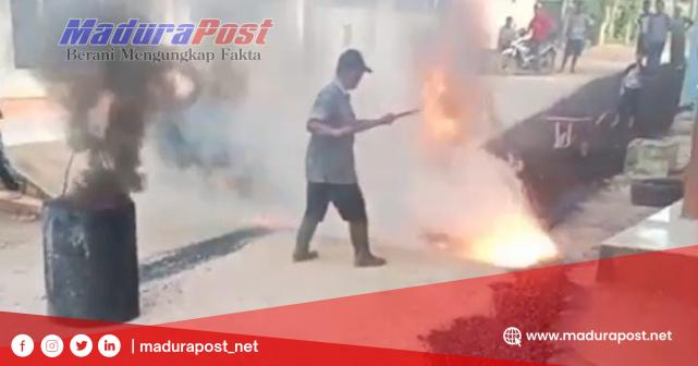 Warga Sokobanah Daya Perbaiki Jalan Kabupaten Tanpa Anggaran Pemkab&nbsp;Sampang