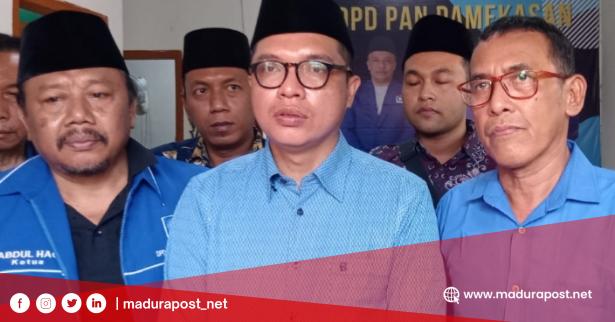 Awiek Kenakan Kemeja Biru Saat Kembalikan Formulir Pendaftaran Calon Bupati ke PAN&nbsp;Pamekasan