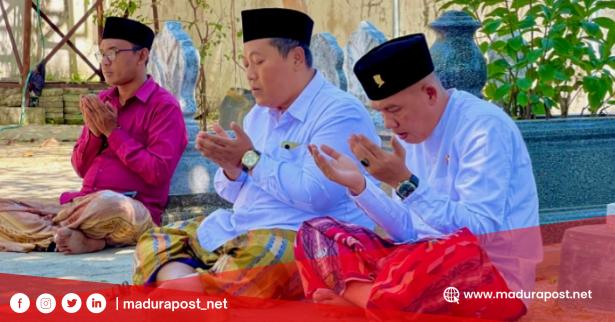 Taufadi Nyekar ke Guru Pesantren Minta Restu untuk Pilkada&nbsp;Pamekasan